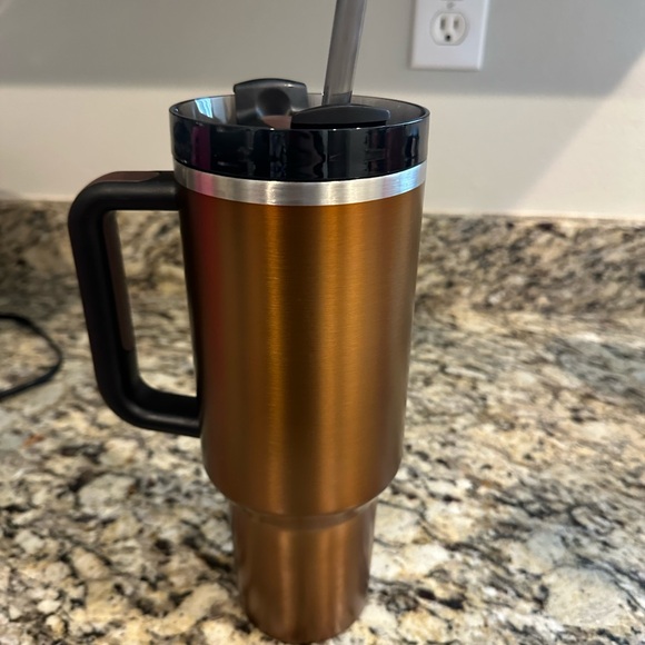 Stanley Copper Travel Mug with Handle - Picture 2 of 3